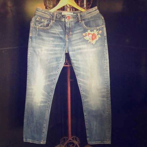 BNWOT - Zara Floral Relaxed Fit Jeans - Picture 1 of 7